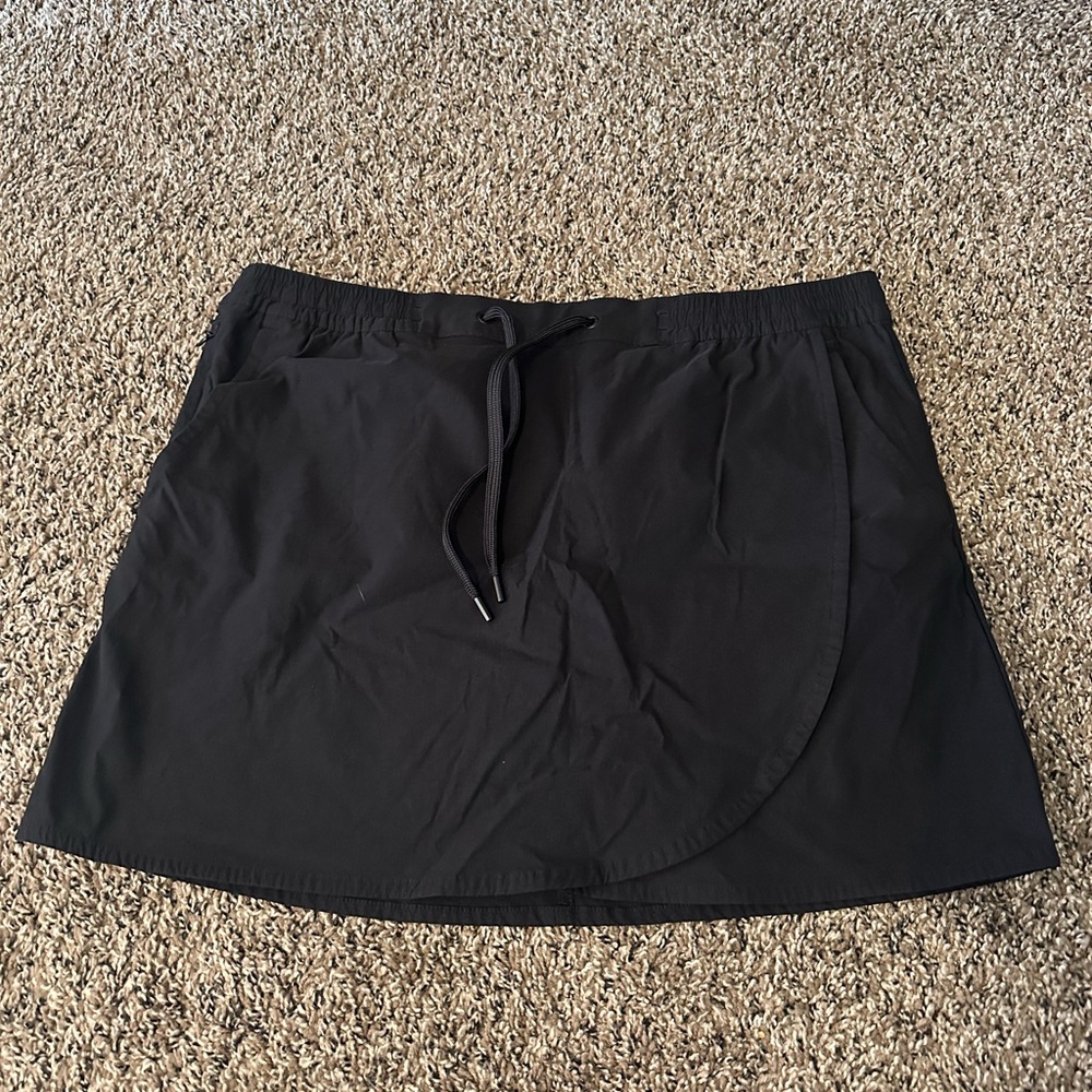 Eddie Bauer tulip hem skirt size large black
